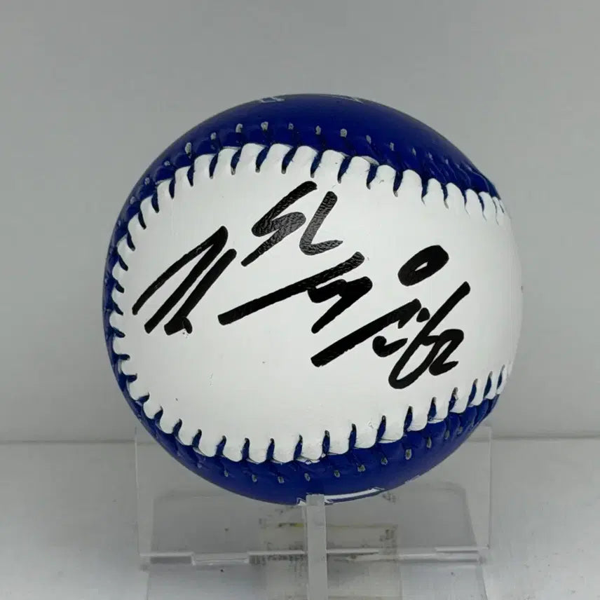 [BUNJANG] Samsung Lions Kim Jae-yoon Two-Tone Autographed Baseball / 삼성라이온즈 김재윤 투톤  로고볼  사인볼 친필 싸인볼