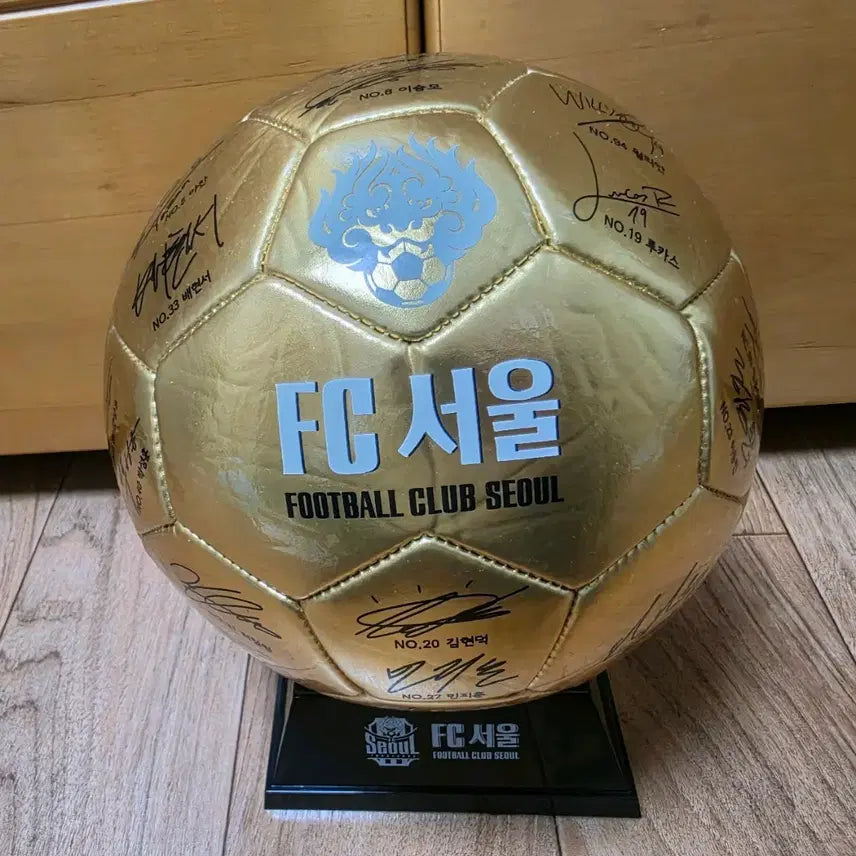 [BUNJANG] FC Seoul 2024 Season Signed Soccer Ball with Stand / FC서울 2024시즌 싸인볼 축구공