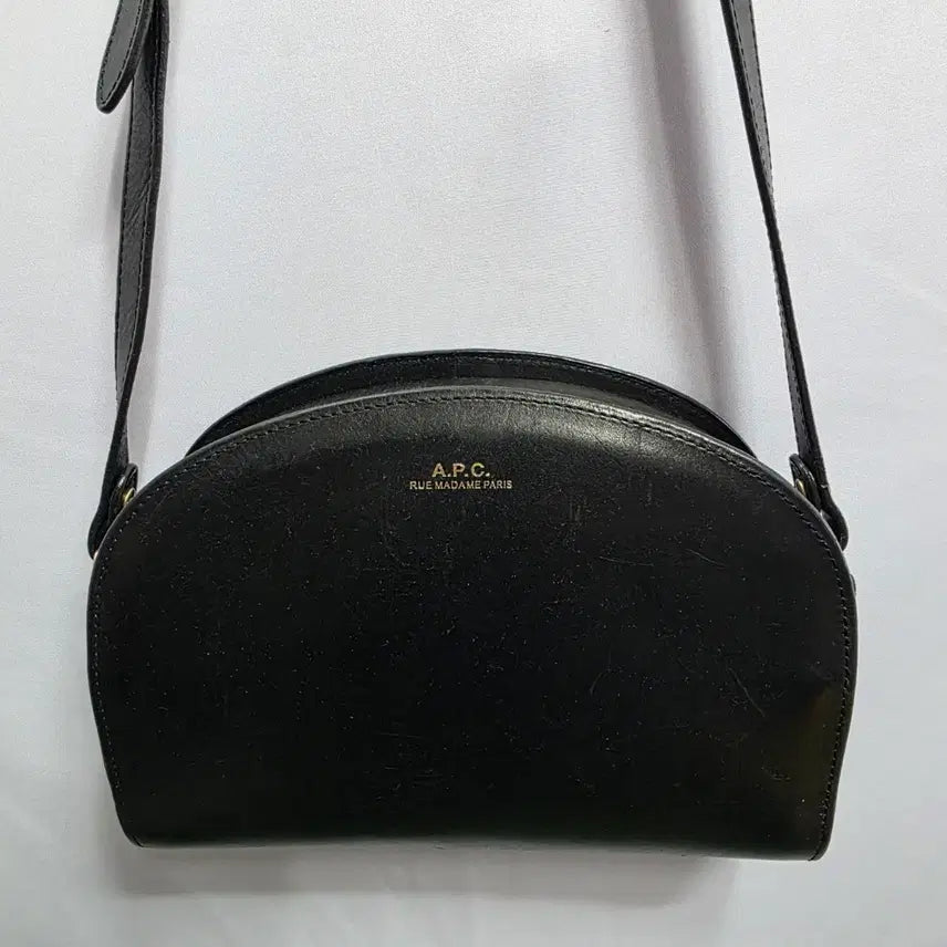 [BUNJANG] A.P.C. Half Moon Leather Crossbody Bag Black / A.P.C. 아페쎄 하프문 블랙 가방