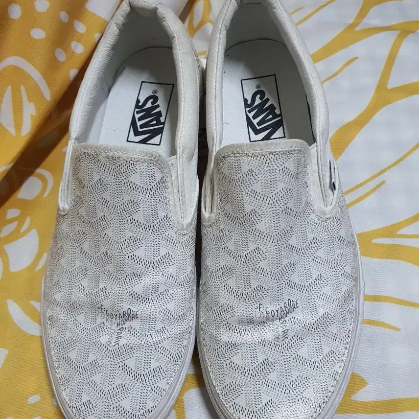 [BUNJANG] Vans Custom Goyard Slip-On Sneakers (US Men's 7.5 / Women's 9) / 고야드 반스 커스텀 슬립온 공용 255
