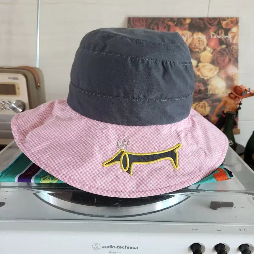 [BUNJANG] Louis Castel Dachshund Embroidery Bucket Hat / 루이까스텔 버킷햇 모자 닥스훈트 자수