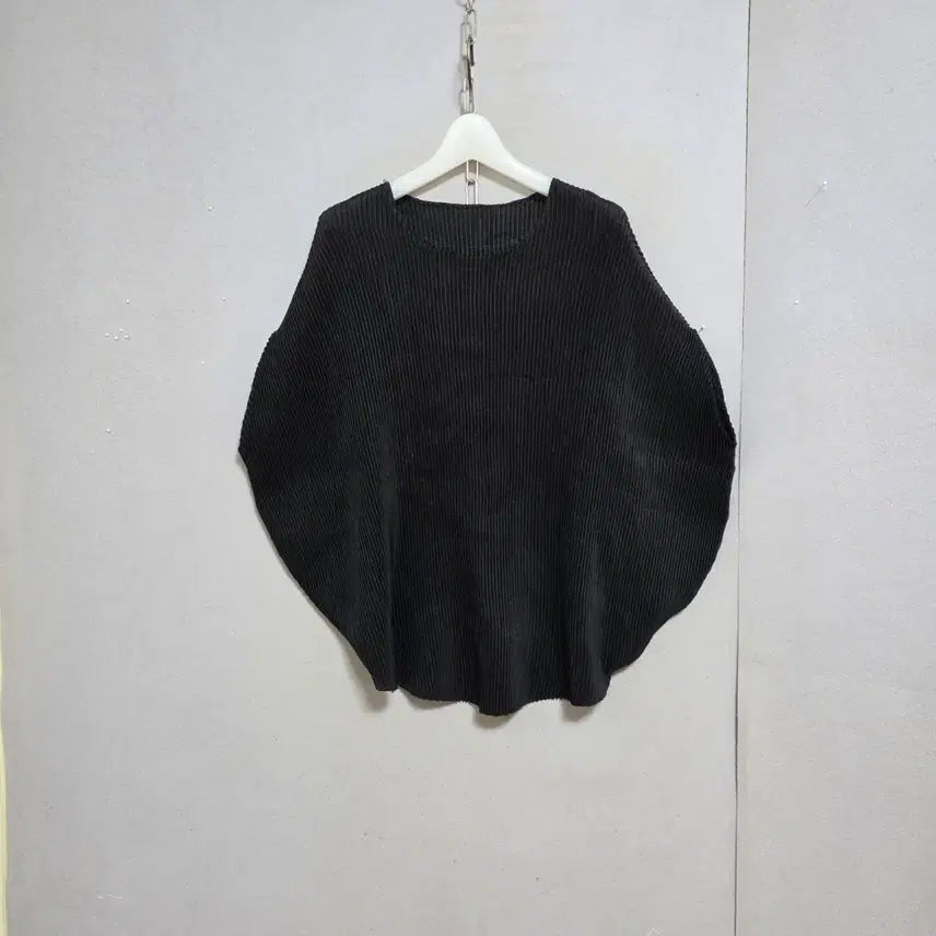 [BUNJANG] Spicchio Loose Fit Black T-Shirt / 스피치오  루스핏 고급스런 티셔츠 FF n5503