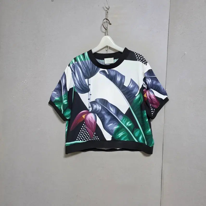 [BUNJANG] Cool T-Shirt - Size F (Fits 55-66) / 색감 멋스런 시원한 티셔츠 F n5511