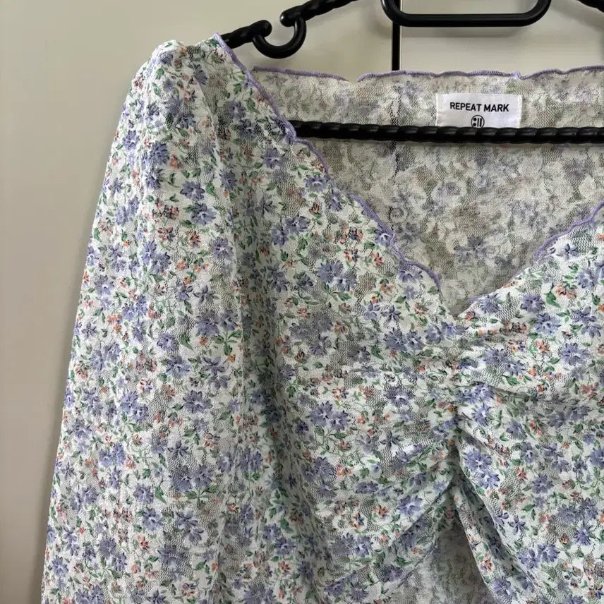 [BUNJANG] Floral Lace Cropped Blouse / 꽃무늬 크롭 탑 레이스 블라우스