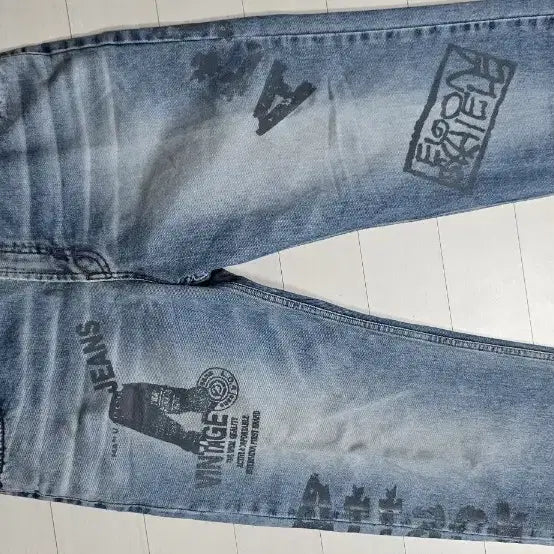 [BUNJANG] Printed Denim Jeans Vintage Style / 프린팅 데님 청바지 빈티지 스타일