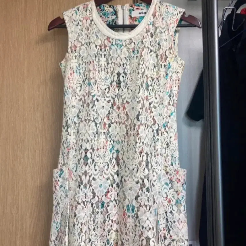 [BUNJANG] Ivory Lace Mini Dress with Floral Lining / 아이보리 레이스 원피스
