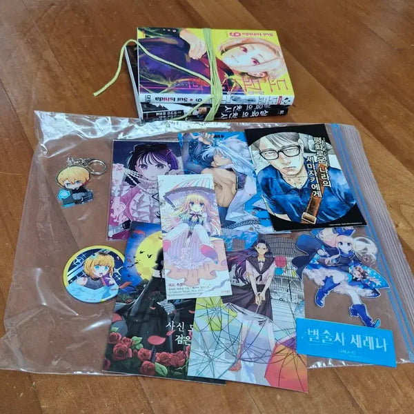 [BUNJANG] Anime Manga 3-Volume Set and Merchandise Bundle / 애니 만화책 3종 외 굿즈 일괄 판매
