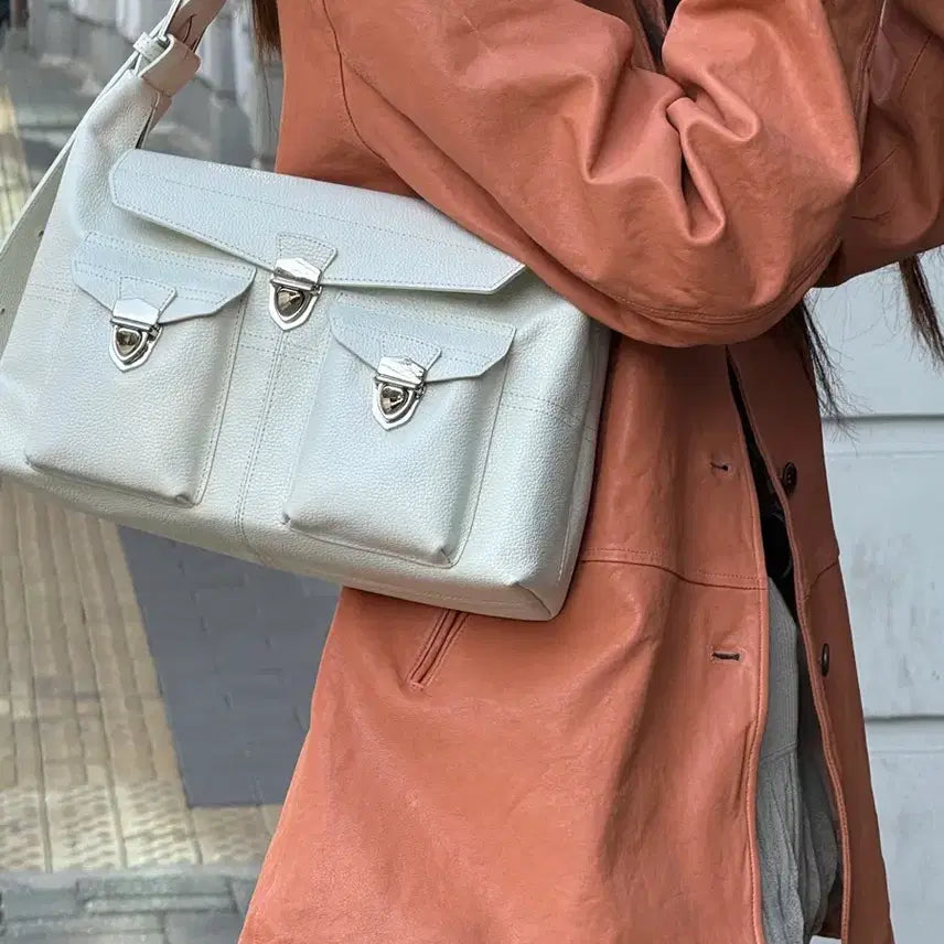 [BUNJANG] London Plot Buckle Bag White Leather / 런던플랏 버클백 화이트 길이조절가능 새상품