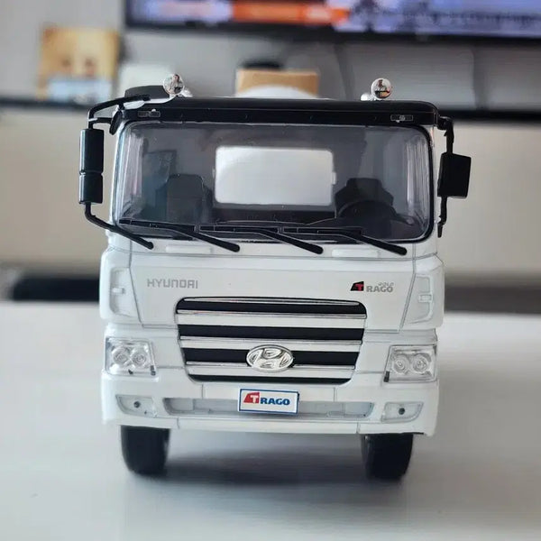 [BUNJANG] 1:32 Hyundai Tragoconcrete Mixer Truck Dealer Version Diecast Model / 1:32 현대 트라고 레미콘 믹서 트럭 딜러버전 국산 다이캐스트