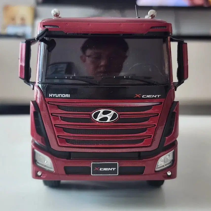 [BUNJANG] Hyundai Trago Xcient Dump Truck 1:32 Scale Diecast Model (Dealer Version) / 1:32 현대 트라고 엑시언트 덤프 트럭 딜러버전 국산 다이캐스트