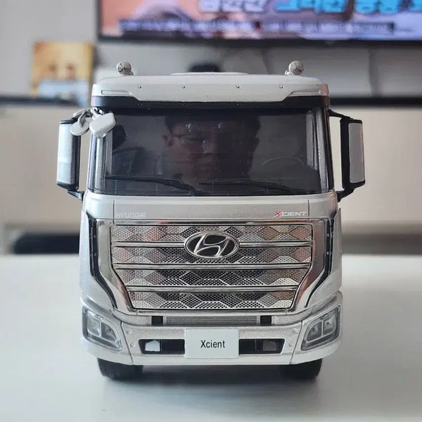 [BUNJANG] Hyundai Trago Xcient Pro Dump Truck 1:32 Scale Diecast Model - Dealer Version / 1:32 현대 트라고 엑시언트 프로 덤프 트럭 딜러버전 국산 다이캐스트