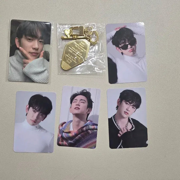 [BUNJANG] GOT7 Jinyoung Photocard & Keychain Bundle Set / 박진영 포카, 키링 일괄양도