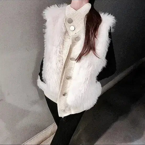 [BUNJANG] White Button Front Short Fur Vest Jacket / 버튼 니트 은장 숏 퍼 조끼 자켓 퍼자켓 화이트