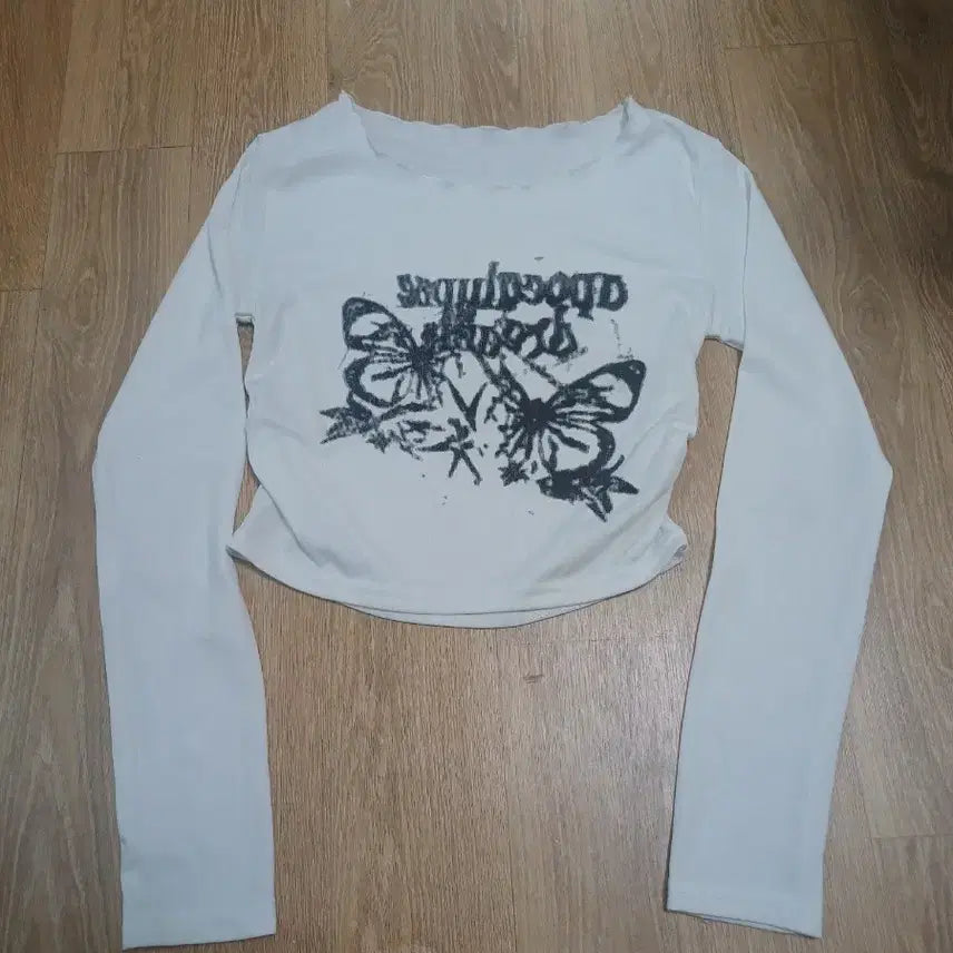 [BUNJANG] White Butterfly Print Crop Long Sleeve Top / 화이트 나비 프린팅 크롭 긴팔티