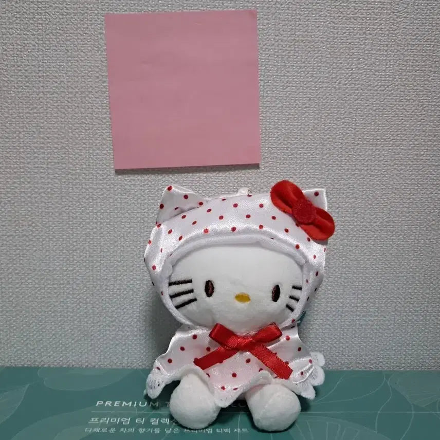 [BUNJANG] Hello Kitty Doll Charm Red Ribbon Dot Hood Raincoat / 헬로키티 인형 키링 빨간 리본 도트 후드 우비