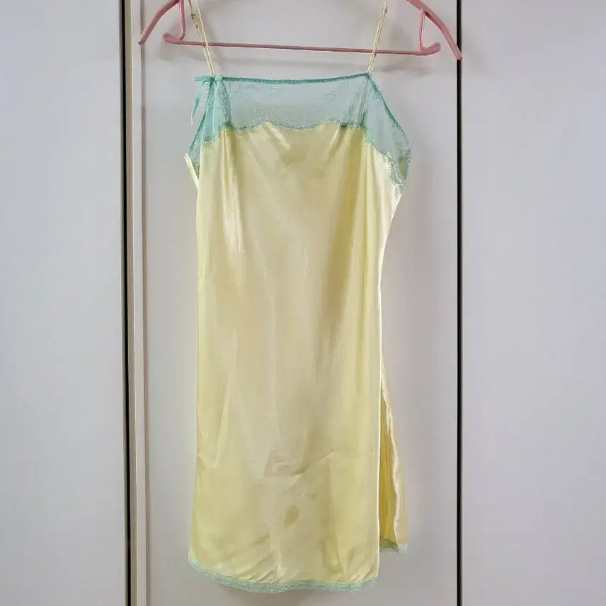 [BUNJANG] Victoria's Secret Lemon Yellow Lace Slip Dress / 빅토리아 시크릿 브랜드 레몬색 레이스 슬립 원피스