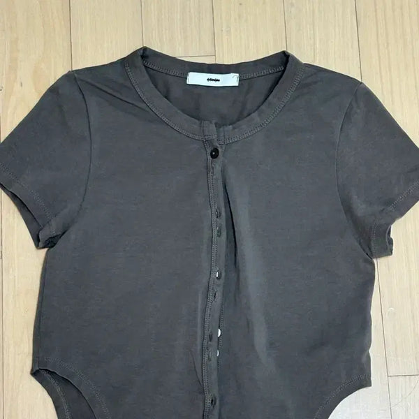 [BUNJANG] Etmon Khaki Cut-out T-shirt / etmon 컷아웃 카키 티셔츠