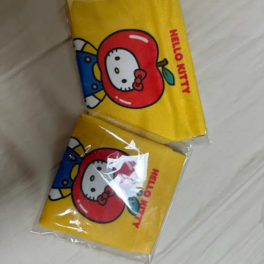 [BUNJANG] Hello Kitty Apple Pouch Set - Yellow (2 Types) / 헬로키티 사과 파우치 노랑색 2종세트