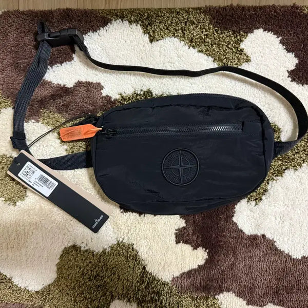 [BUNJANG] Stone Island Nylon Metal Waist Bag / 스톤아일랜드 / 나일론 메탈 웨이스트백 벨트백 / F