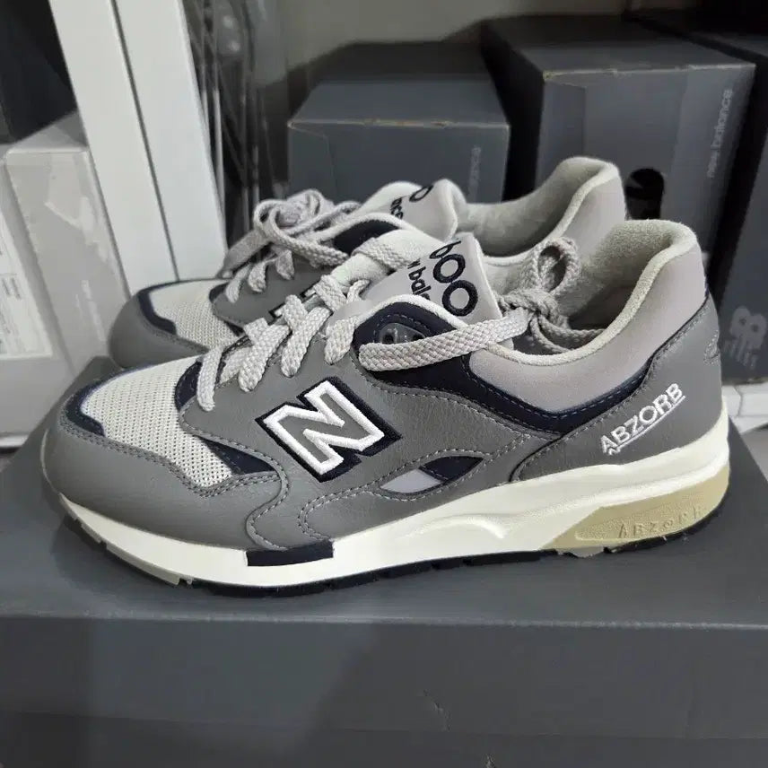 [BUNJANG] New Balance CM1600LG Sneakers (23.5cm) / 뉴발란스 CM1600LG 235사이즈 새상품