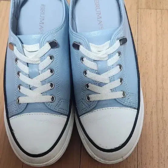 [BUNJANG] Brommas Blue Sneakers (230) / 예쁜블루가 죽스니커즈 하늘색 운동화230