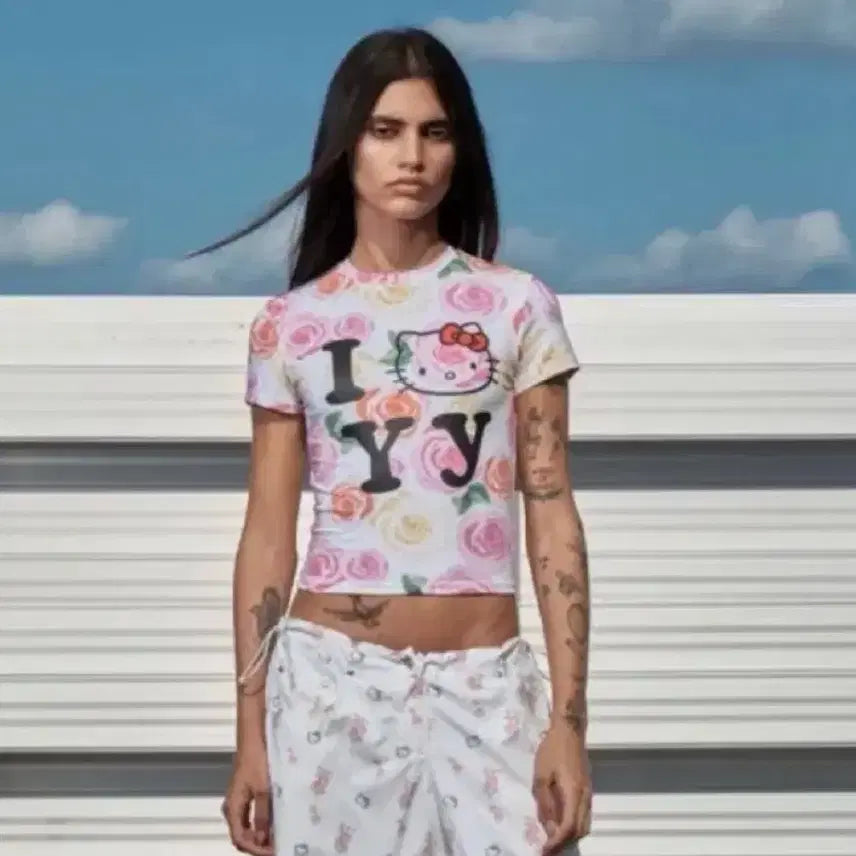 [BUNJANG] Openywy Hello Kitty Cropped T-Shirt Size 2 / 오픈와이와이 헬로키티 2사이즈 티셔츠 반팔