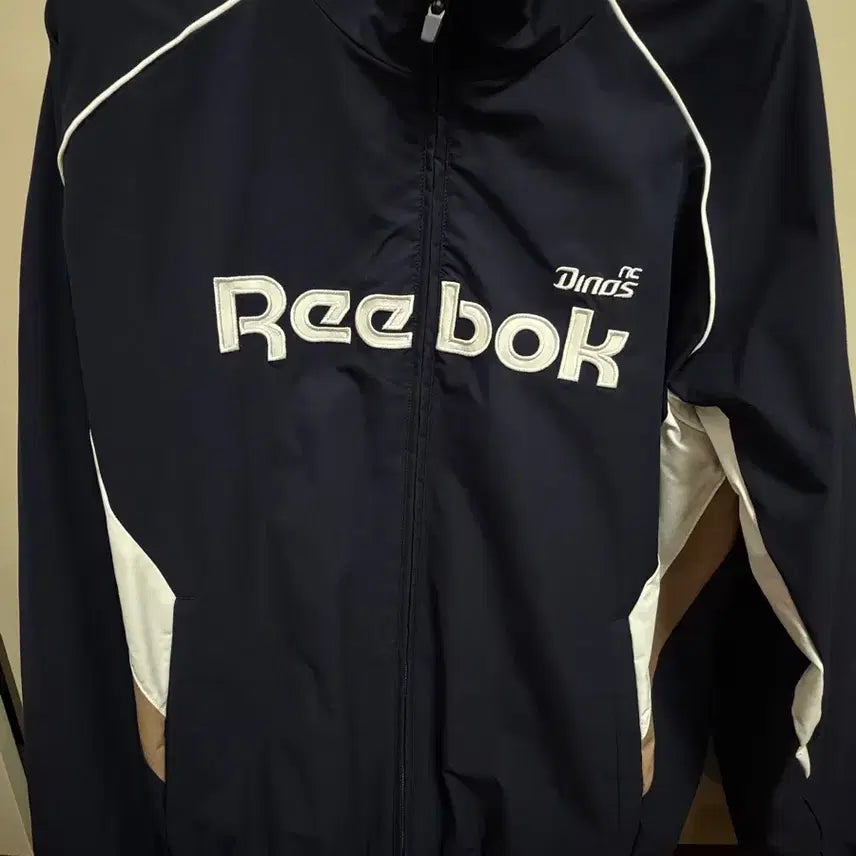 [BUNJANG] NC Dinos Reebok Windbreaker L Size / NC다이노스 엔씨다이노스 리복 바람막이