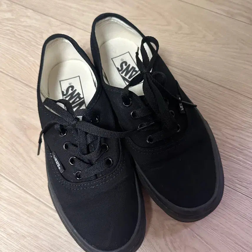 [BUNJANG] Vans Authentic Black Sneakers / [220] 반스 어센틱 블랙