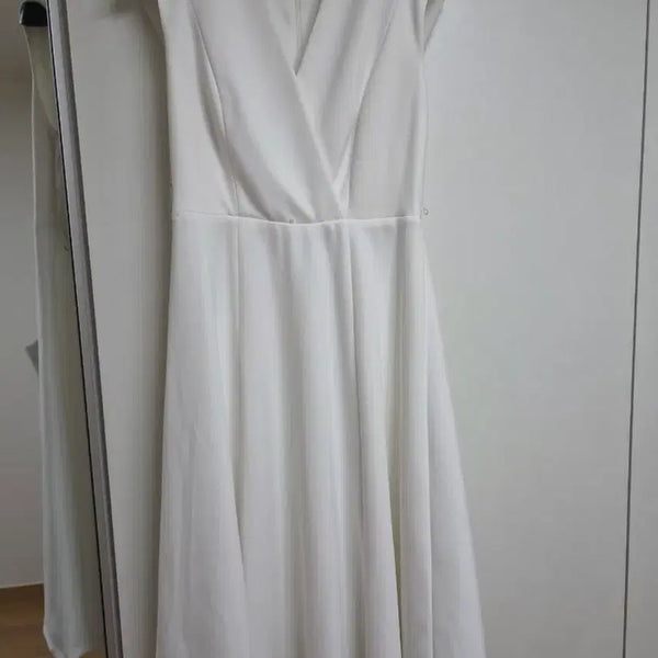[BUNJANG] Calvin Klein White Flare Dress / 캘빈클라인 화이트 플레어 원피스(드라이 완료)