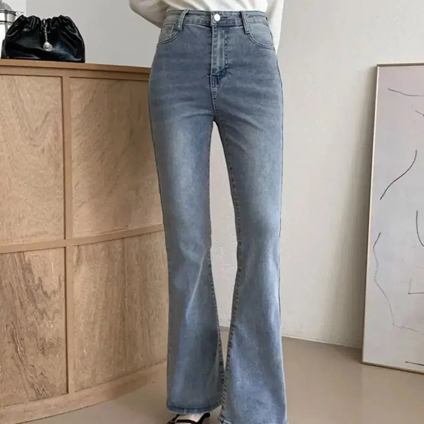 [BUNJANG] YURATIME High-Waisted Bootcut Semi Jeans / 유라타임 부츠컷 히든밴딩 하이웨스트 세미 청바지 연청 양도 판매