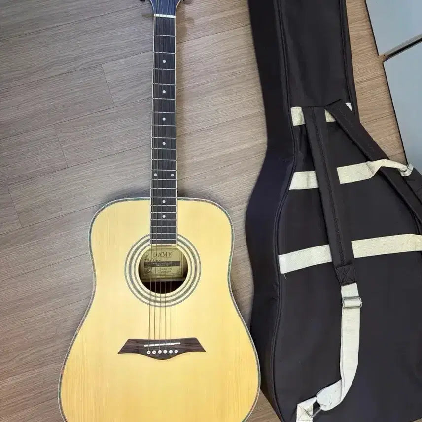 [BUNJANG] Dame Release 70 Acoustic Guitar Beginner Full Set / DAME 입문용 통기타 풀세트(가방/카포/튜너 등 포함)