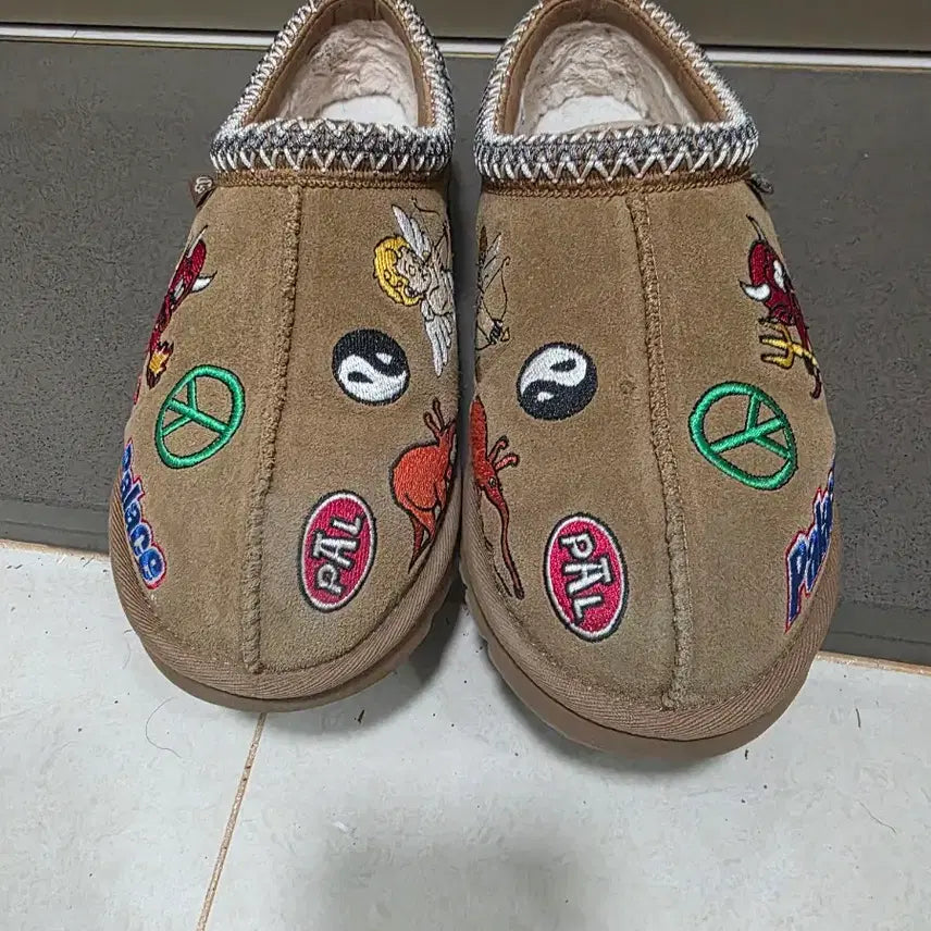 [BUNJANG] Palace x UGG 1st Edition Boots / 팔라스x어그 초판 270 us9 중고판매