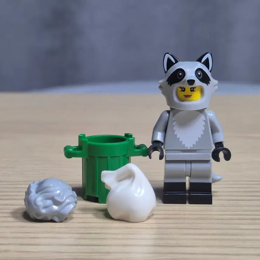 [BUNJANG] LEGO Minifigure Series 22 - Racoon / 레고 71032 너구리 알바 미니피규어