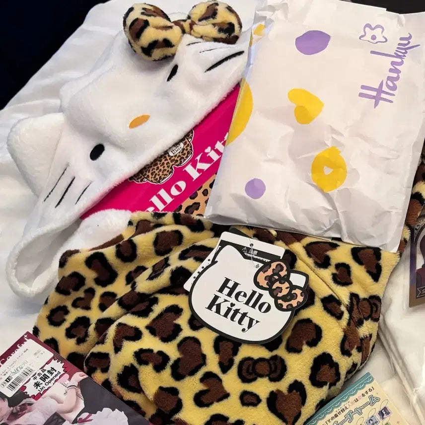 [BUNJANG] Hello Kitty Gal Leopard Pajamas (Size L) / 양도) 헬로키티 돈키호테 갸루 호피 잠옷 양도