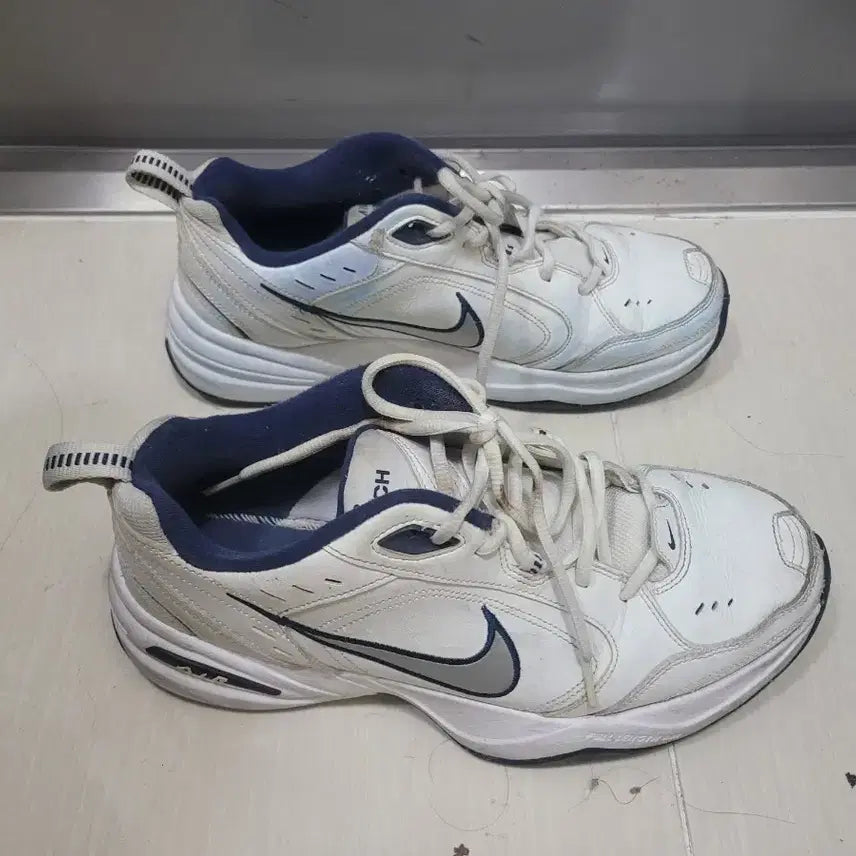 [BUNJANG] Nike Air Monarch Sneakers White / 나이키 에어 모나크 운동화 신발 화이트