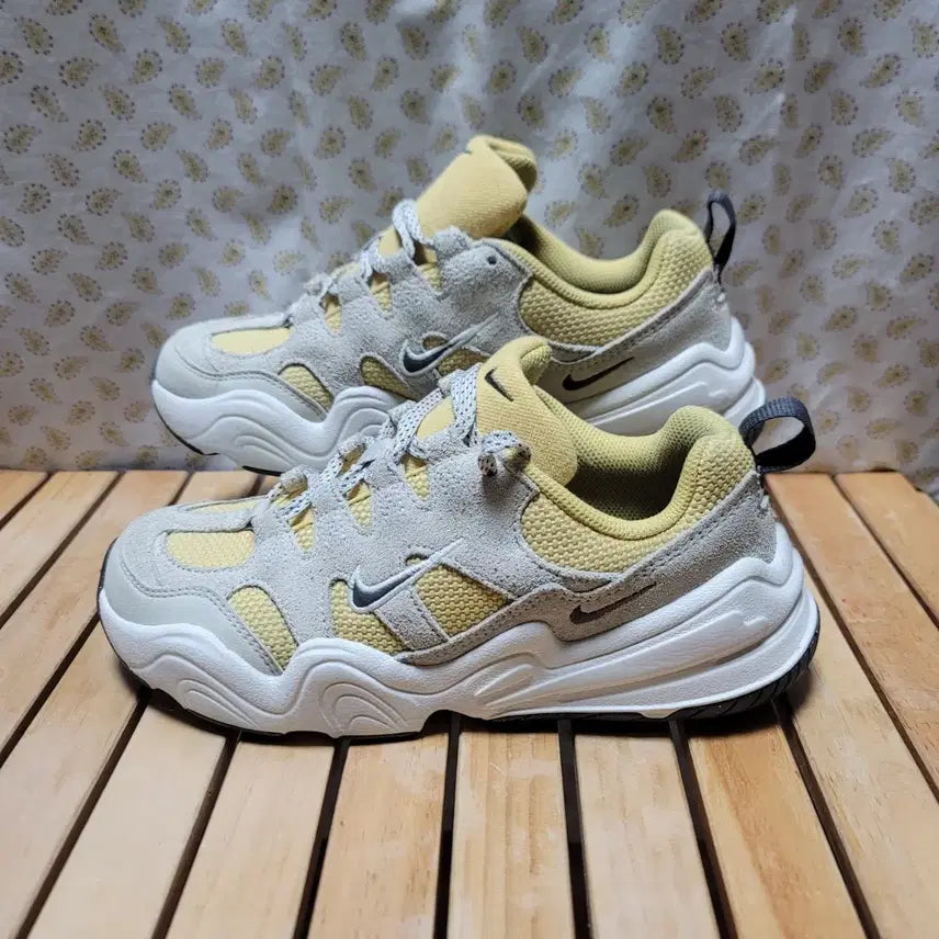 [BUNJANG] Nike Tech Hera Sneakers Size 235 / 나이키 테크 헤라 운동화 235
