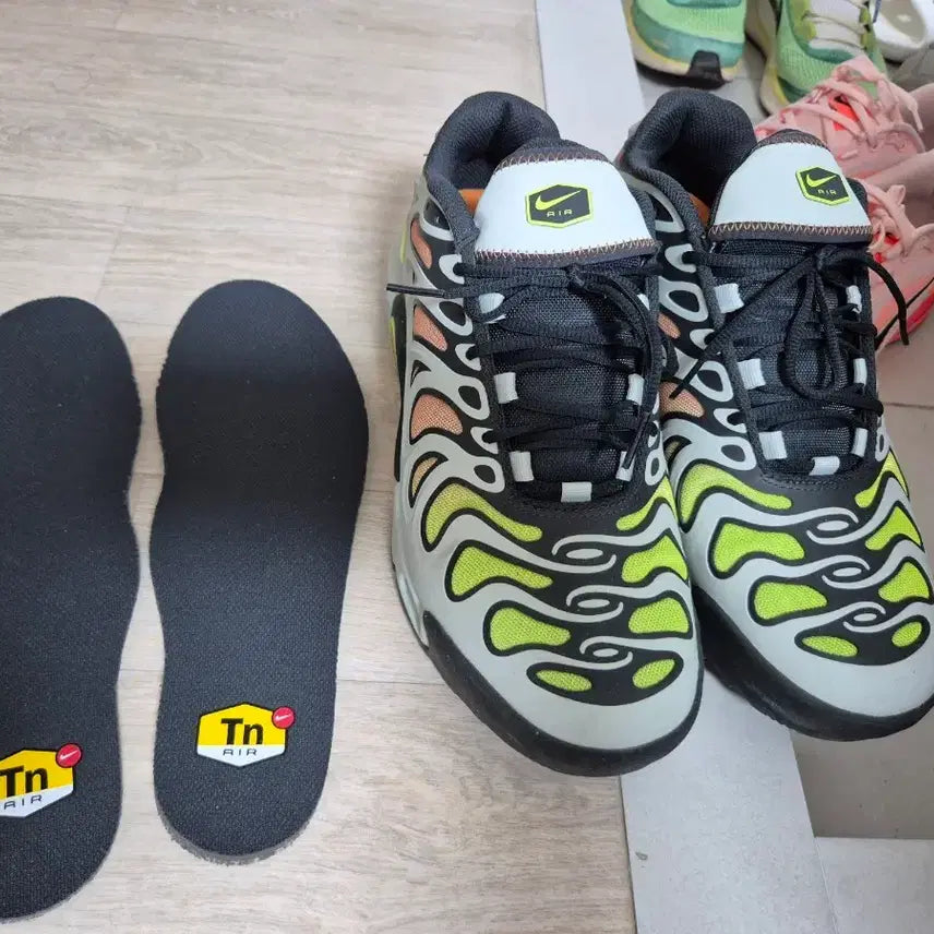 [BUNJANG] Nike Air Max Plus Drift Sneakers / 나이키 에어맥스 플러스 드리프트