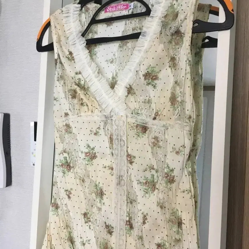 [BUNJANG] Japanese Vintage Lace Dot Layered Sleeveless Sheer Top / 일본빈티지 레이스 도트 레이어드 슬리브리스 나시 시스루 라떼갸루