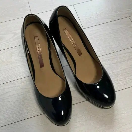 [BUNJANG] SODA Black Enamel Women's Pumps Heels (235) / 소다 SODA 블랙 에나멜 여성 펌프스힐 235 소다구두