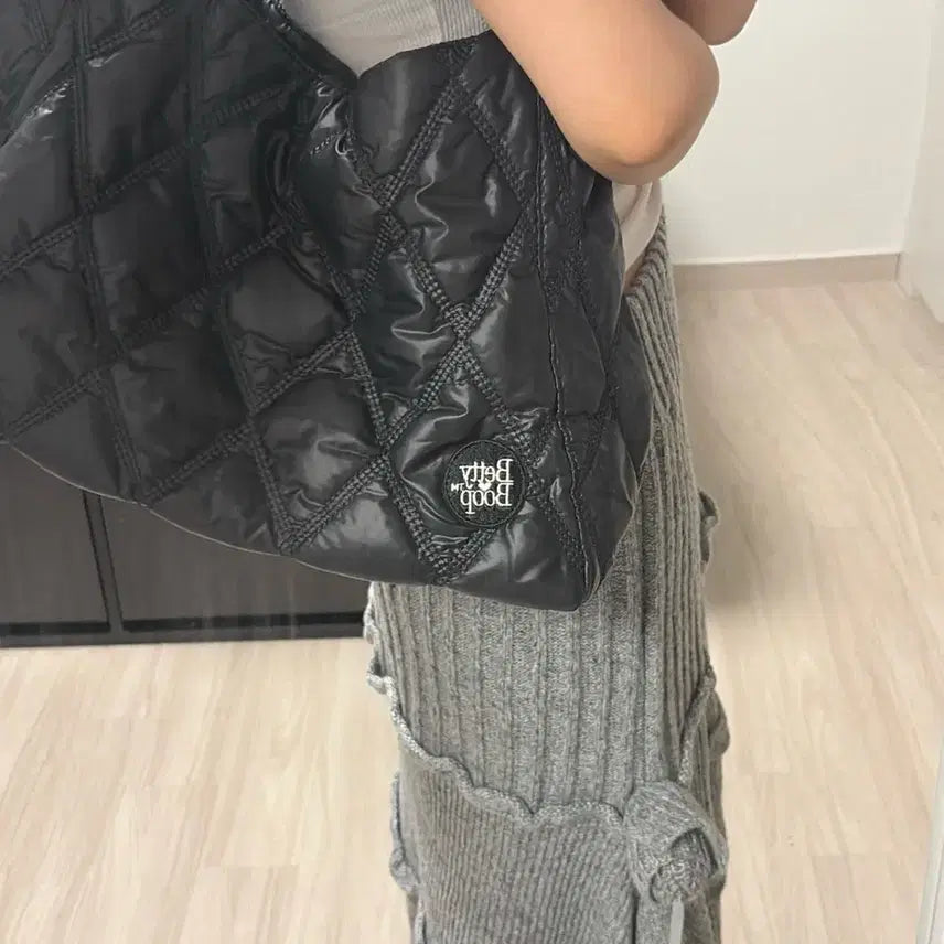 [BUNJANG] Betty Boop Quilted Chain Shoulder Bag Black / 캔버스_베티붑 퀄팅 체인 숄더백 블랙