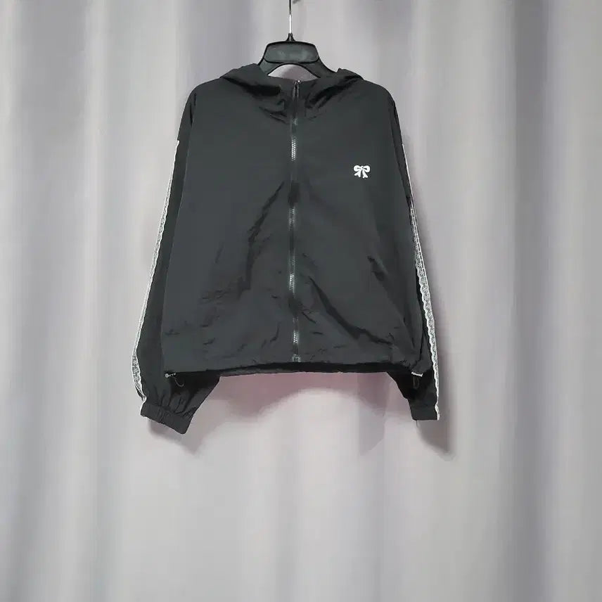 [BUNJANG] Lace Detail Hooded Windbreaker / 레이스 포인트 후드 바람막이