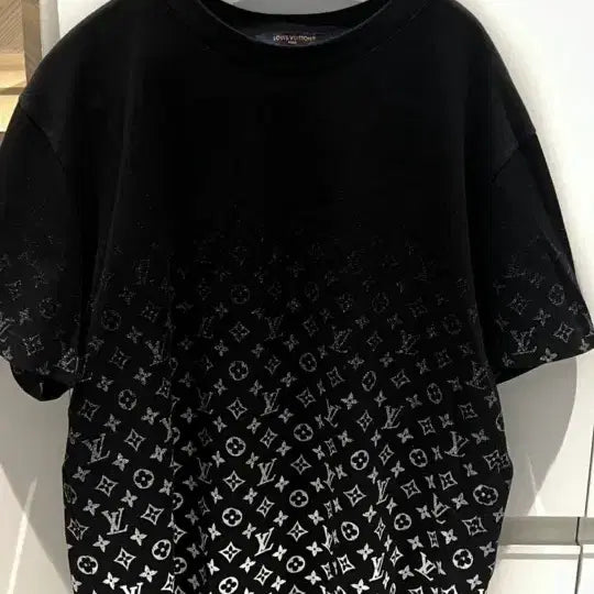 [BUNJANG] Louis Vuitton Gradient Monogram T-Shirt / (신품급)백화점판 루이비통 그라데이션 티셔츠 L사이즈