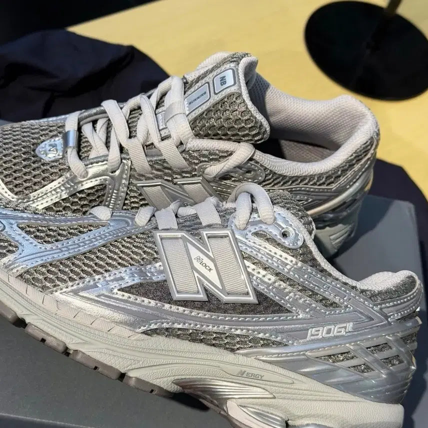 [BUNJANG] New Balance M1906REH Sneakers / 정품 M1906REH 뉴발 운동화