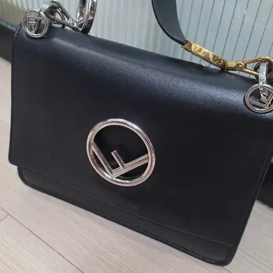 [BUNJANG] Fendi Can I Shoulder Bag / 펜디 FENDI 캔아이 숄더백