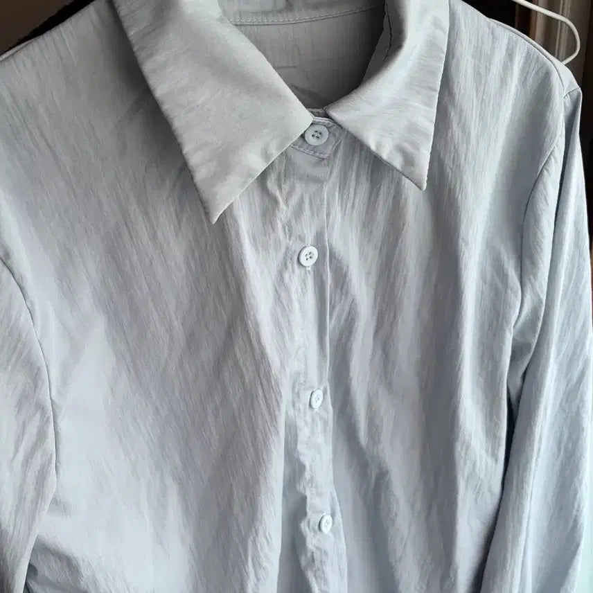 [BUNJANG] Light Blue Button-Front Shirt / 잔잔한 하늘색 셔츠