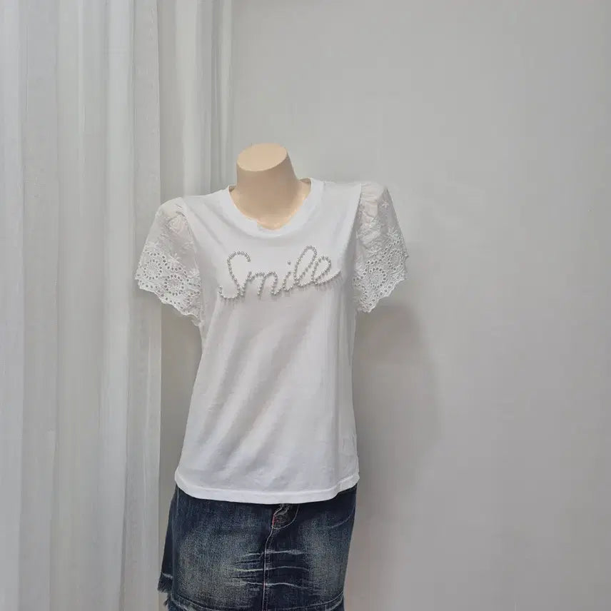 [BUNJANG] Smile Embroidery Lace Short-Sleeve T-Shirt / 스마일 자수 레이스 반팔 티셔츠