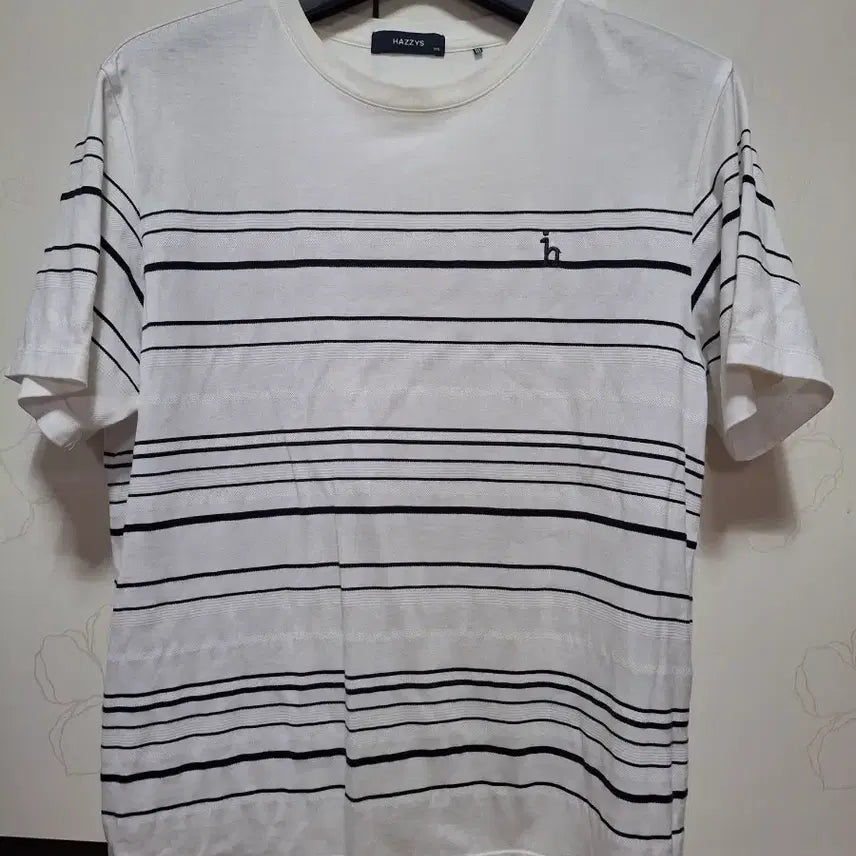 [BUNJANG] Hazzys White Striped Short Sleeve T-Shirt (Size 100) / 헤지스 흰색 스트라이프 반팔 티셔츠