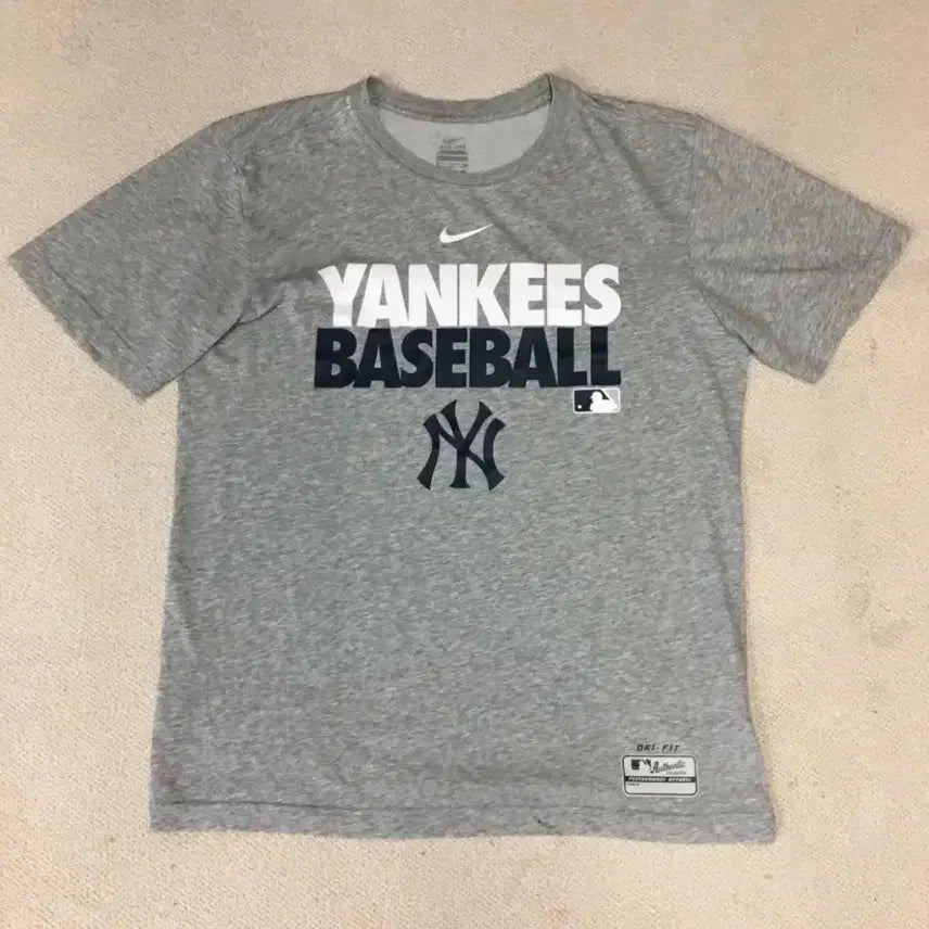[BUNJANG] Nike New York Yankees Short Sleeve T-Shirt - Grey, Size S / 나이키 뉴욕 양키스 반팔 티셔츠 그레이 s