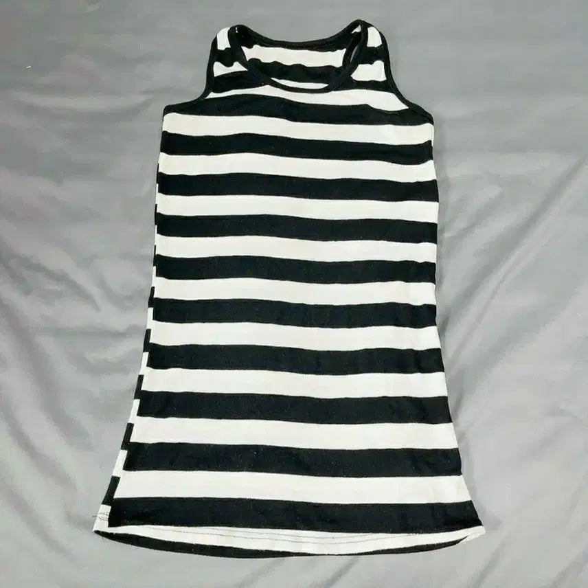 [BUNJANG] Striped Sleeveless Tank Top / 깔끔한 스트라이프 나시 프리민소매