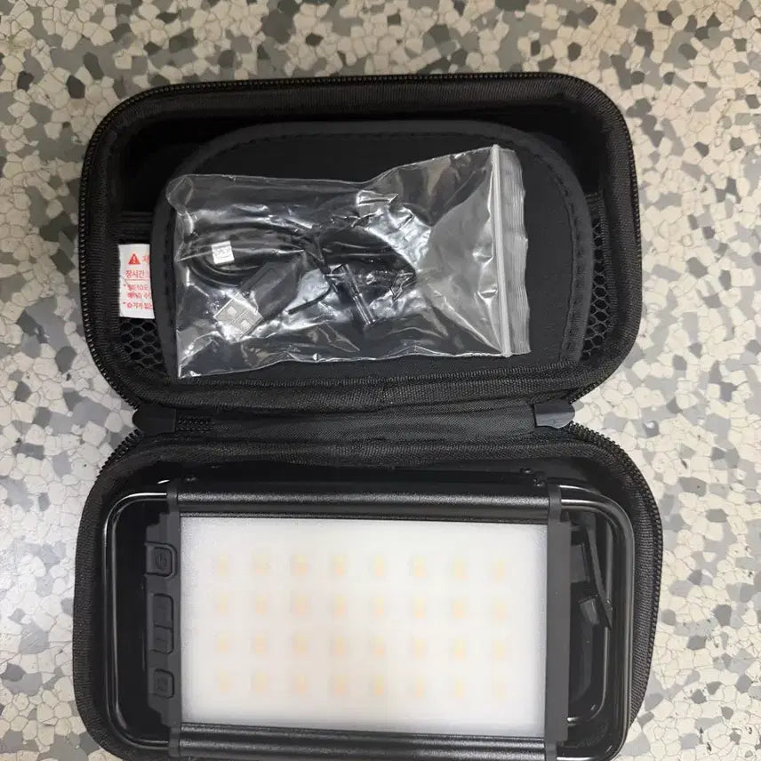 [BUNJANG] Cremeaux CLC-1400BK Camping Lantern (Black) / 크레모아 캠핑 조명